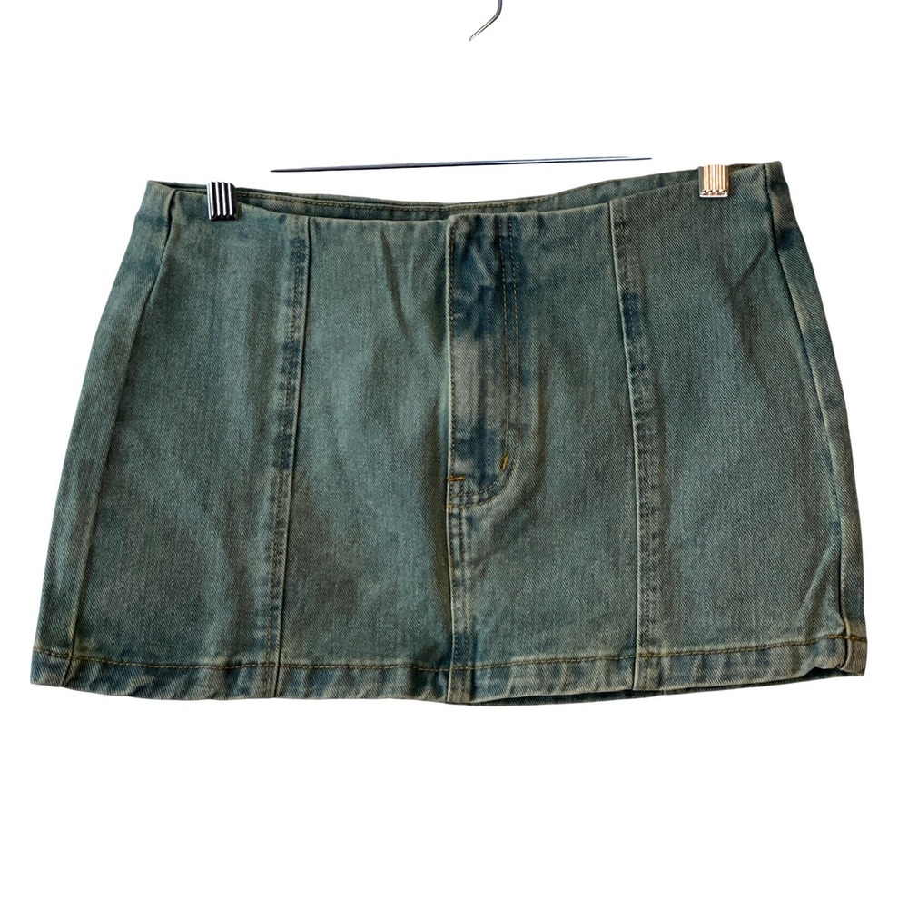 New‎ PRETTYLITTLETHING Petite Vintage Bleach Wash Denim Micro Mini Skirt Size 4